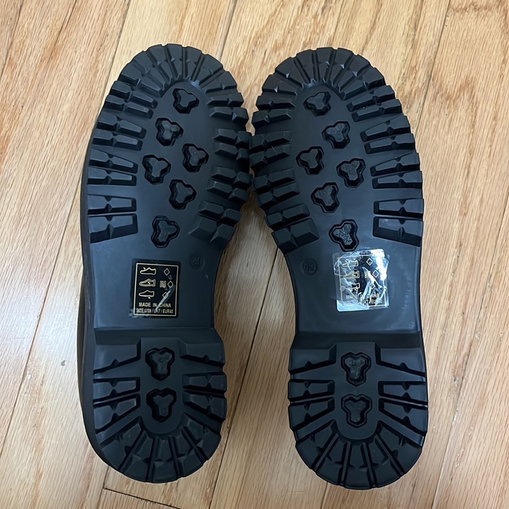 Black Platforms - image 2